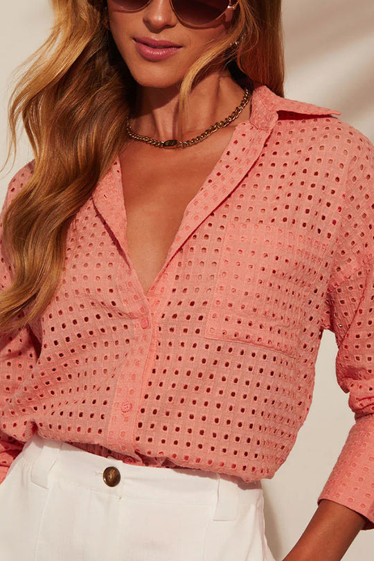 Well Tailored Shirt with a Graceful Silhouette