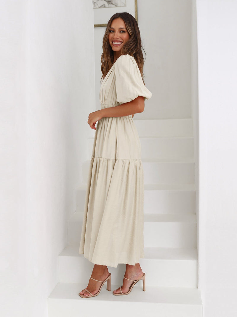 Effortlessly Elegant Dress with a Timeless Design