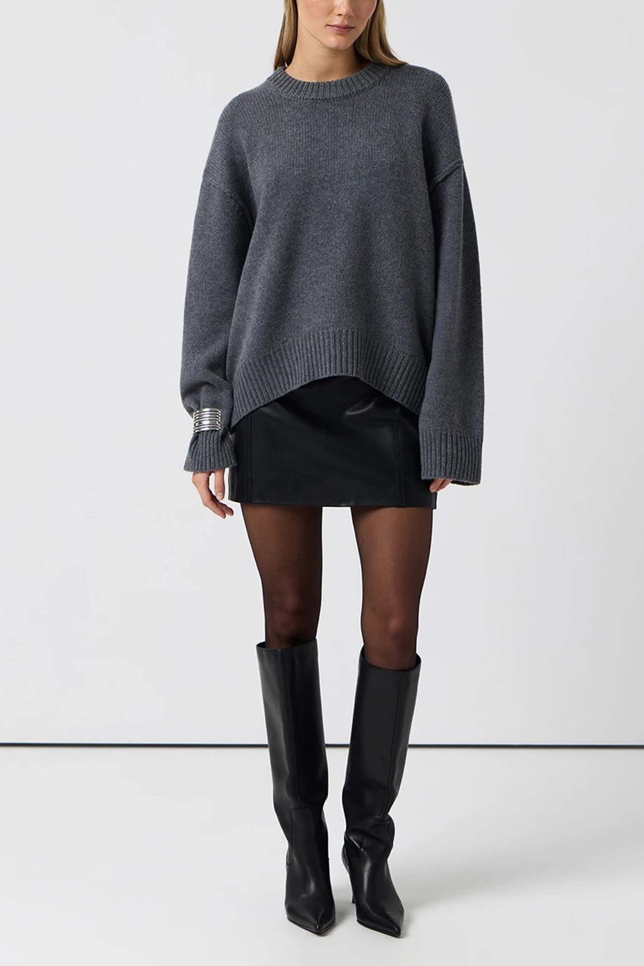 Well Tailored Sweater with a Graceful Silhouette
