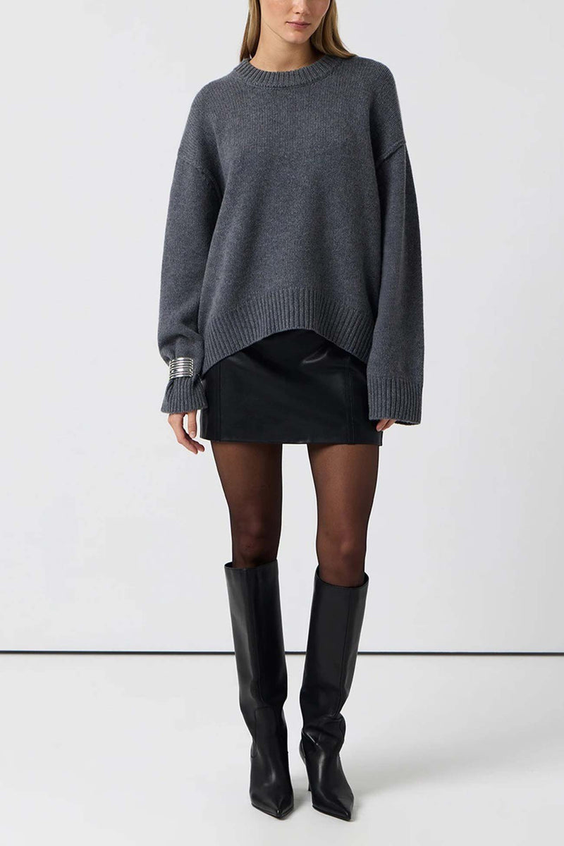Well Tailored Sweater with a Graceful Silhouette