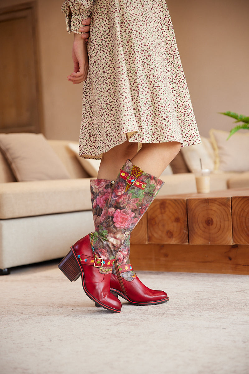 Effortlessly Elegant Boots with a Timeless Design