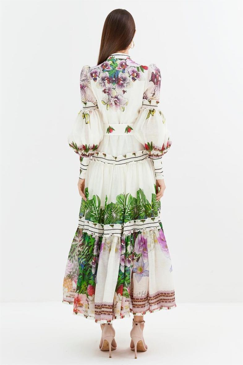 Well Tailored Dress with a Graceful Silhouette