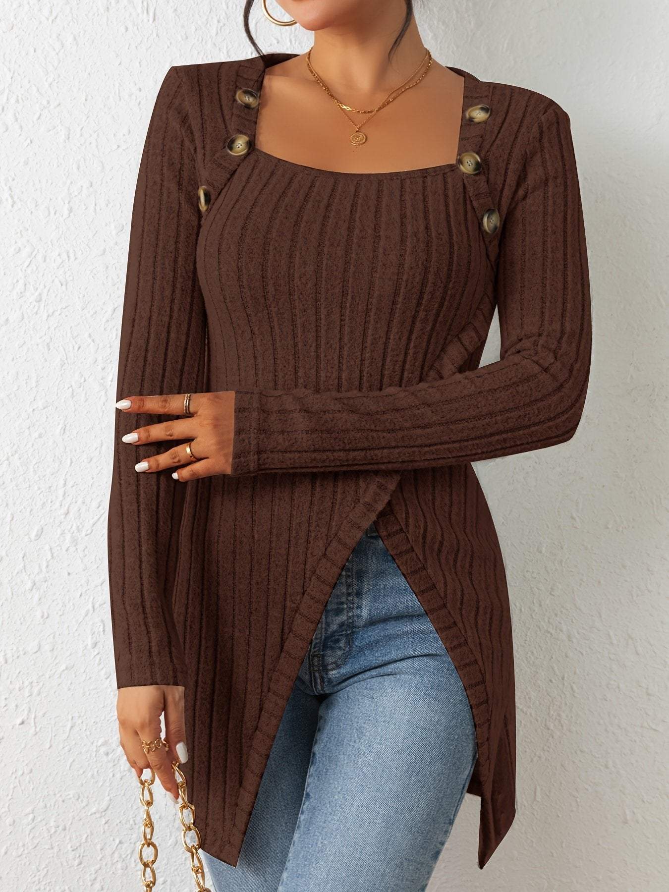 Effortlessly Elegant Top with a Timeless Design