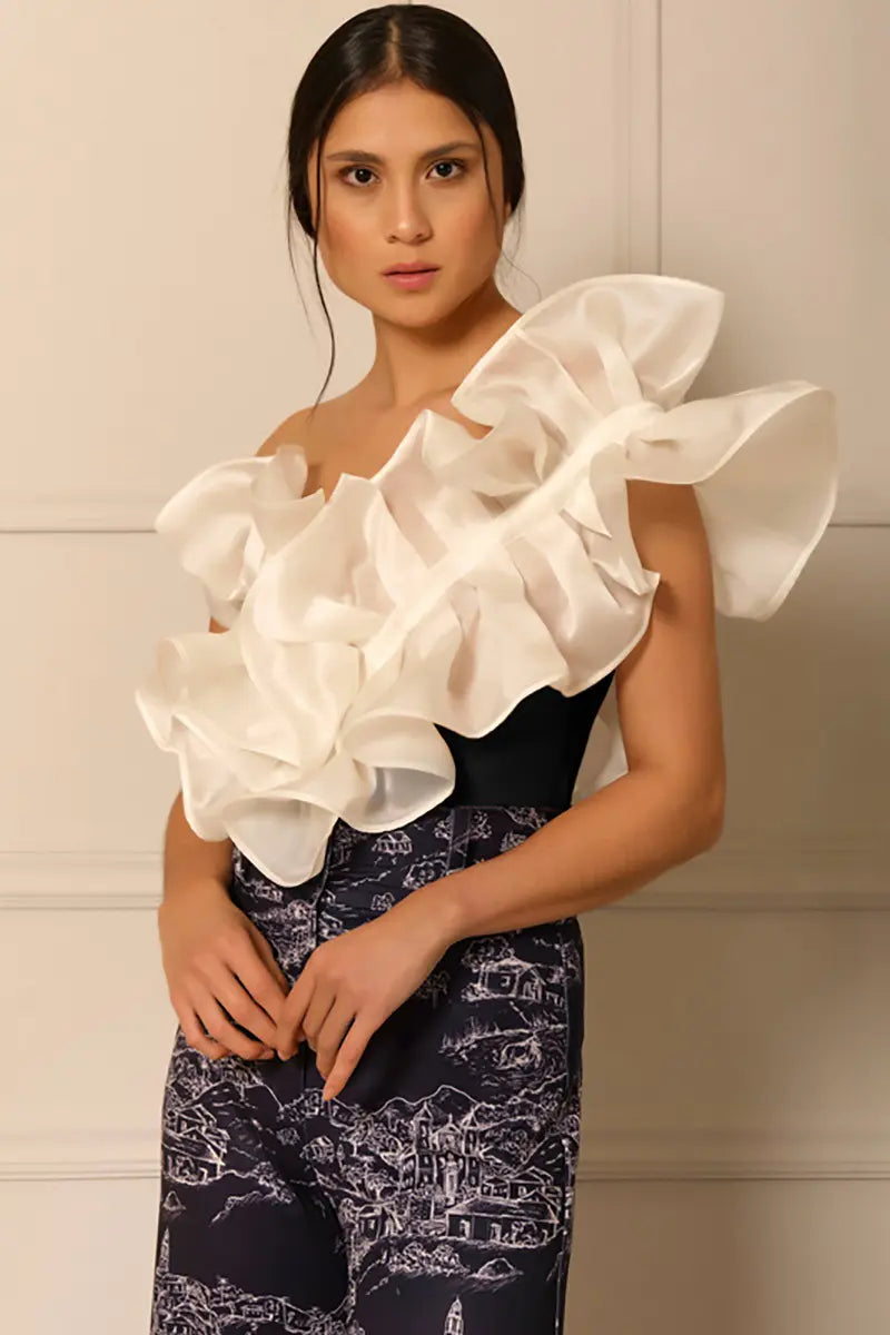 Effortlessly Elegant Swimsuit with a Timeless Design