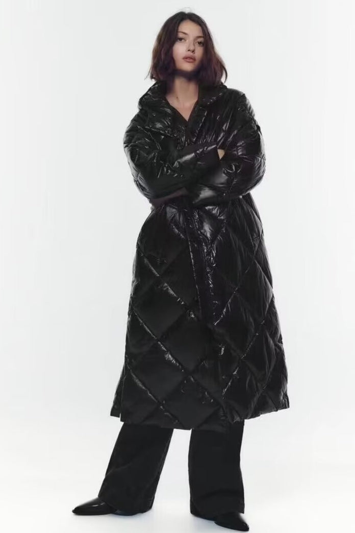Well Tailored Coat with a Graceful Silhouette
