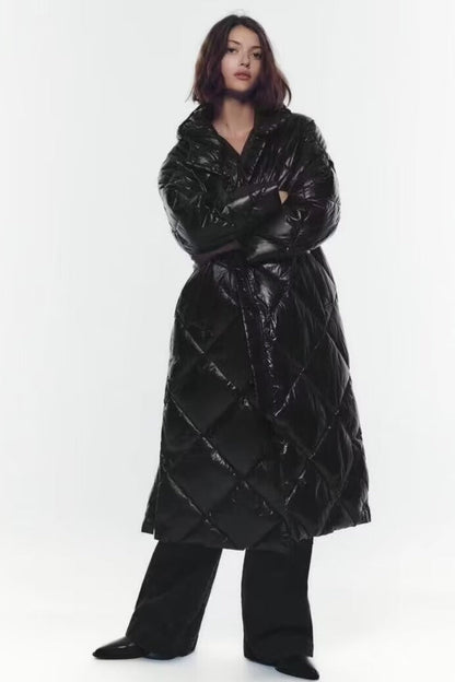 Well Tailored Coat with a Graceful Silhouette