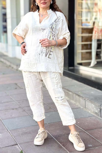 Effortlessly Elegant Pants with a Timeless Design