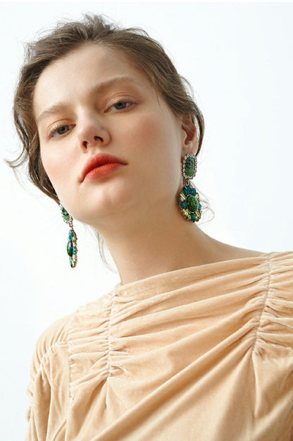 Effortlessly Elegant Garment with a Timeless Design
