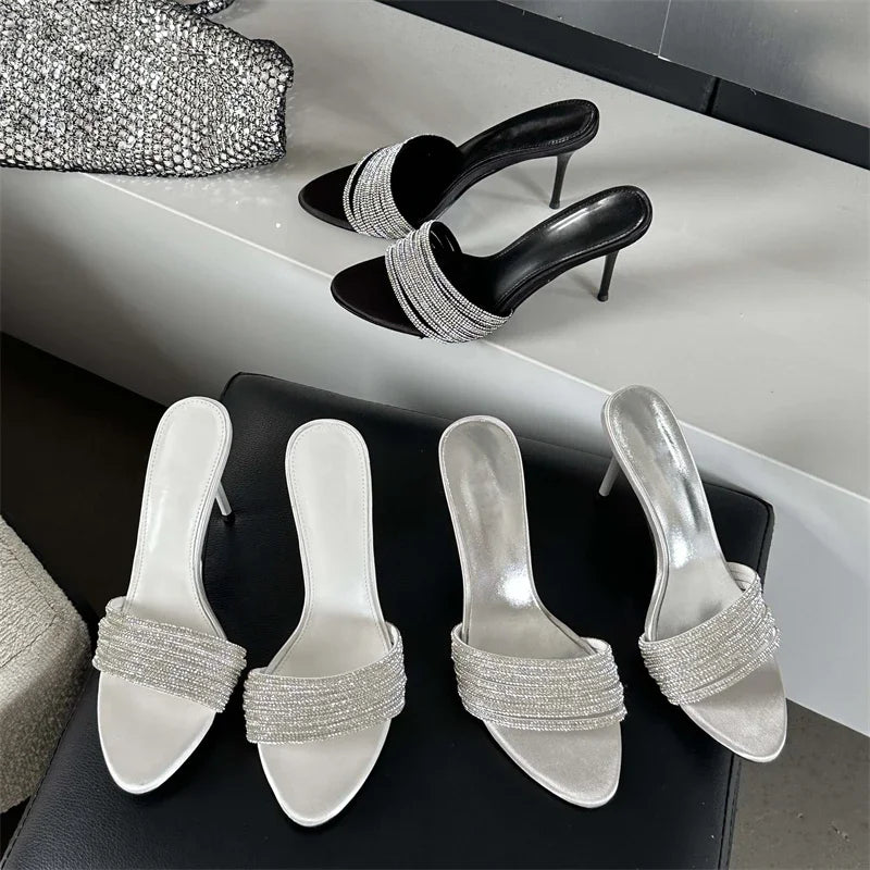 Well Tailored Garment with a Graceful Silhouette