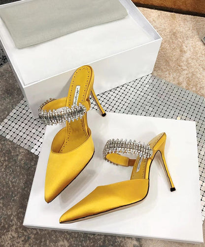 Effortlessly Elegant Sandals with a Timeless Design