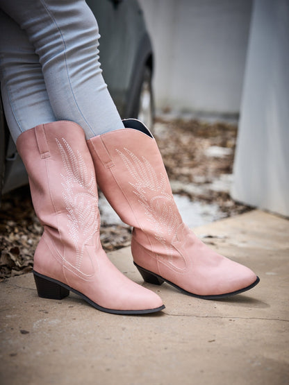 Gracefully Styled Boots for Any Occasion