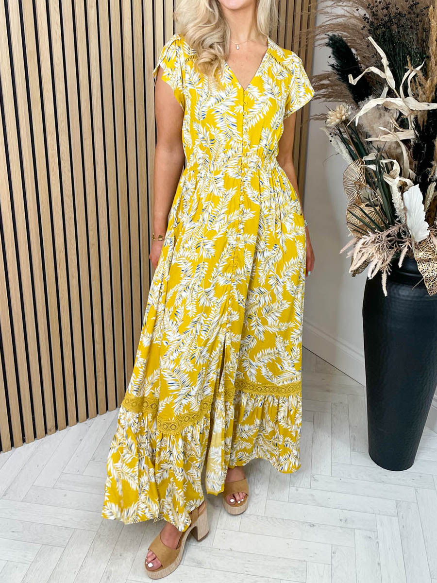 Polished Dress with an Effortless Classic Look