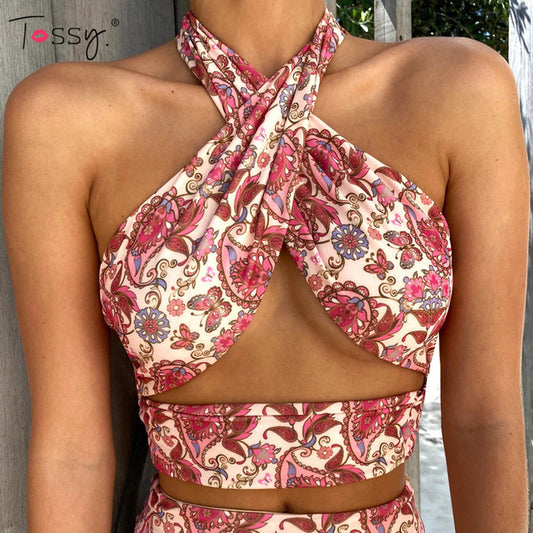 Well Tailored Top with a Graceful Silhouette