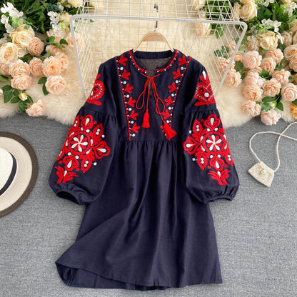 Beautifully Finished Dress in a Timeless Design