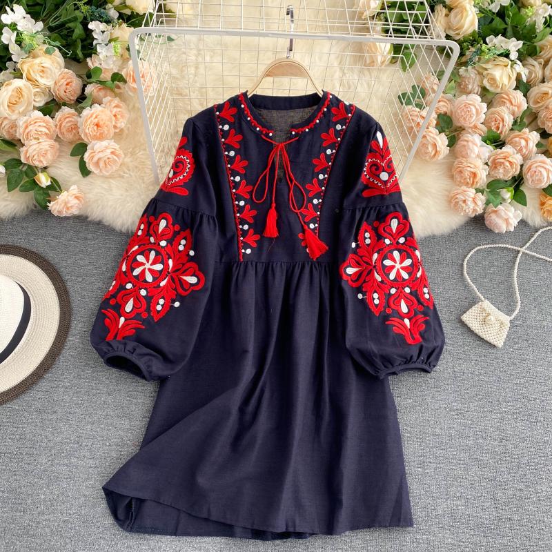 Beautifully Finished Dress in a Timeless Design