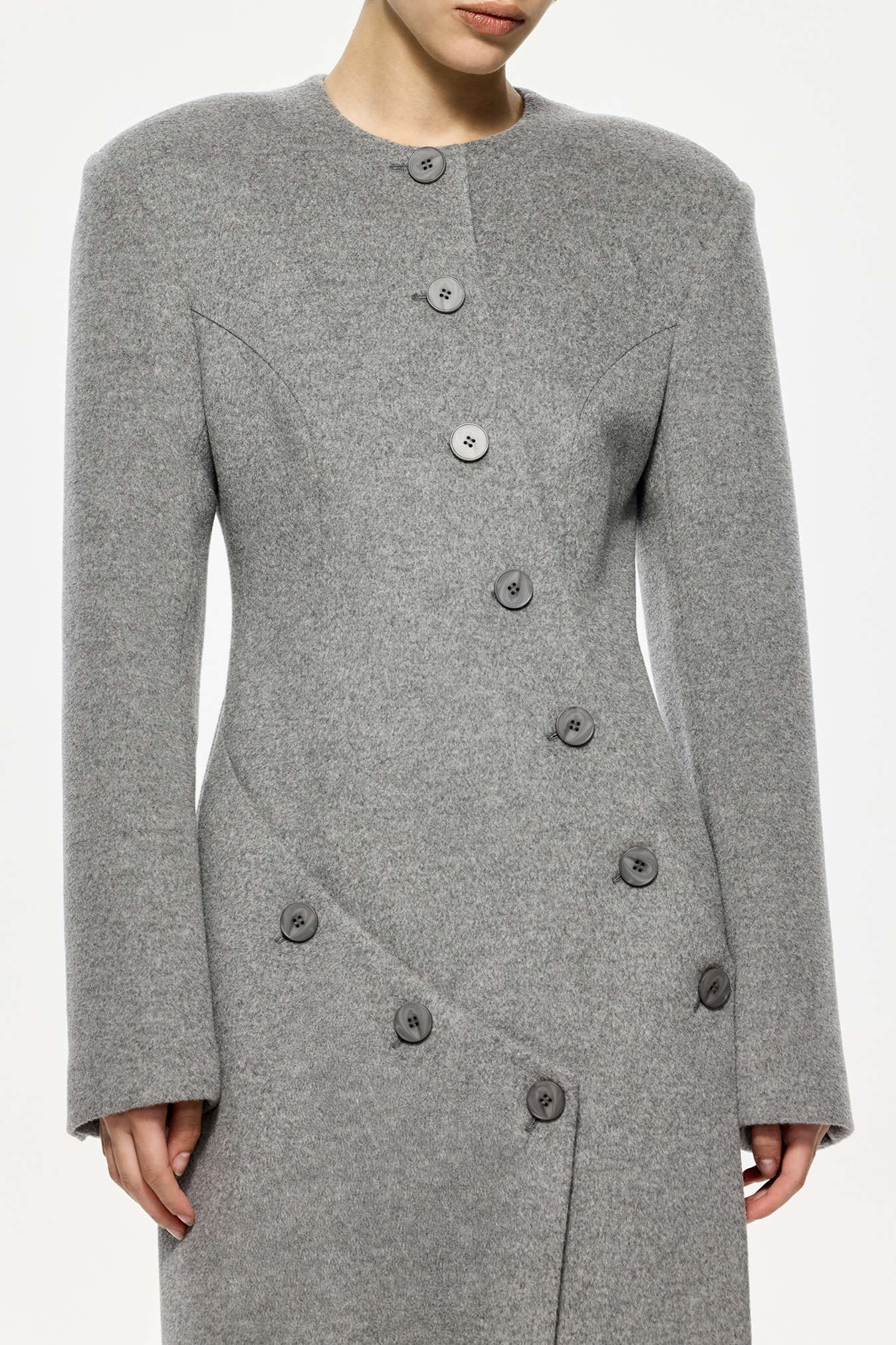 Well Tailored Coat with a Graceful Silhouette