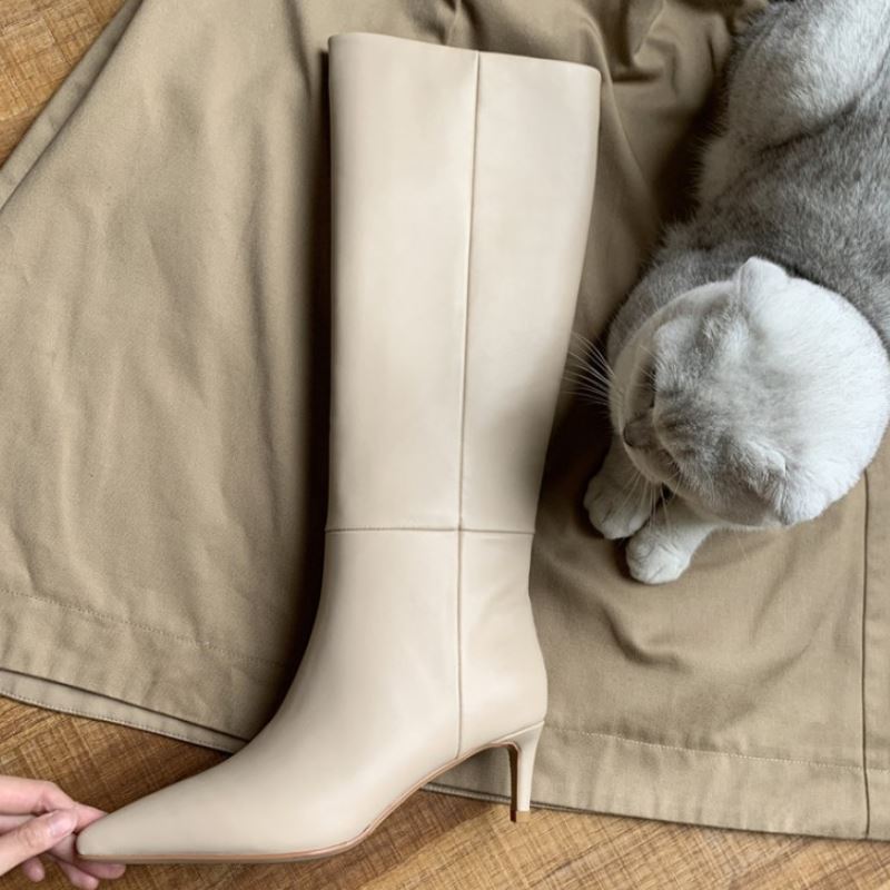 Classic Vintage Boots with a Flattering Fit