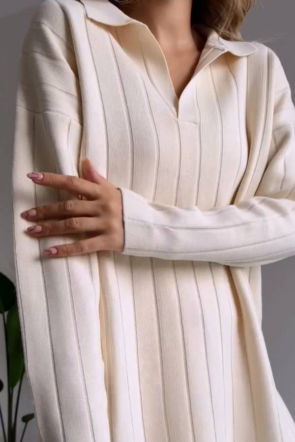 Classic Vintage Sweater with a Flattering Fit