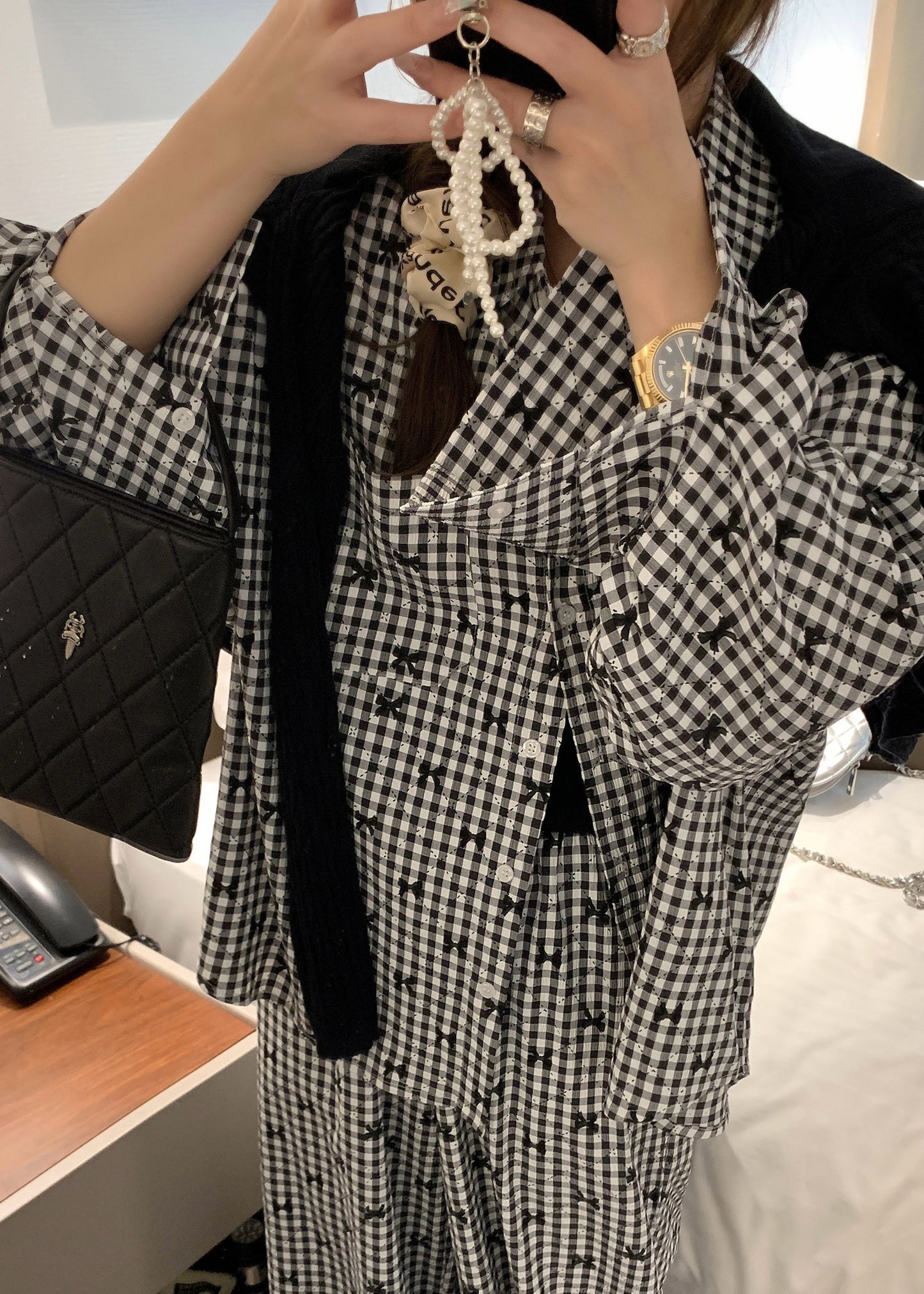 Effortlessly Elegant Blouse with a Timeless Design