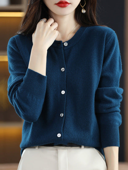 Well Tailored Cardigan with a Graceful Silhouette