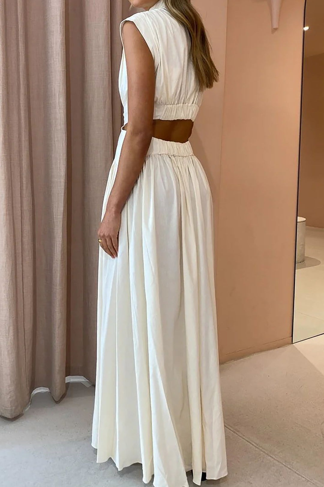 Beautifully Finished Dress in a Timeless Design