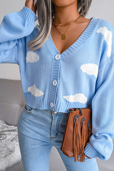 Well Tailored Sweater with a Graceful Silhouette