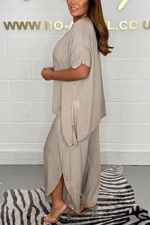 Classic Vintage Blouse with a Flattering Fit