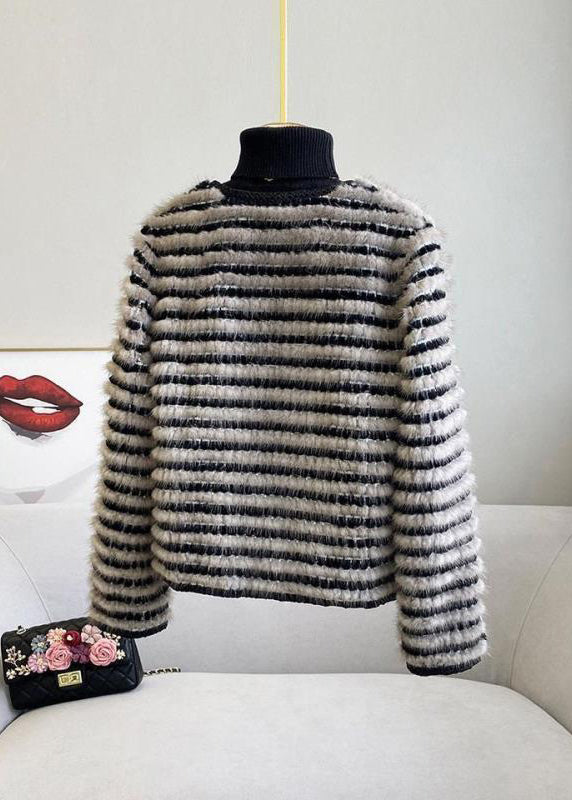 Effortlessly Elegant Jacket with a Timeless Design