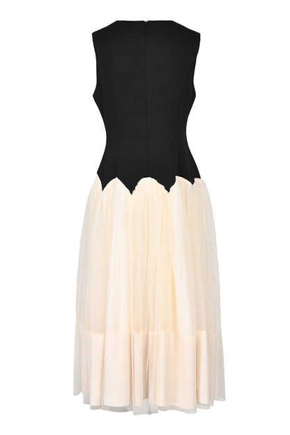 Classic Vintage Dress with a Flattering Fit