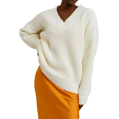 Classic Vintage Sweater with a Flattering Fit