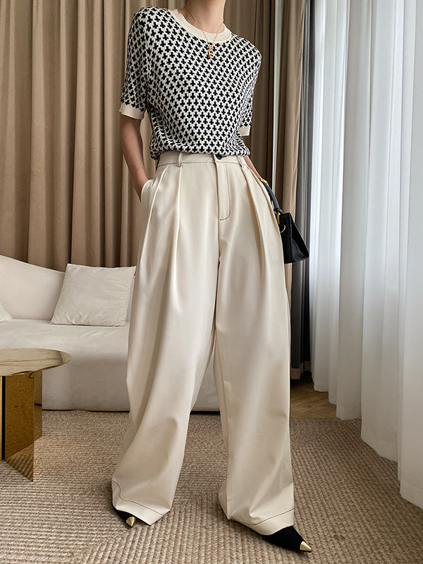Effortlessly Elegant Sweater with a Timeless Design