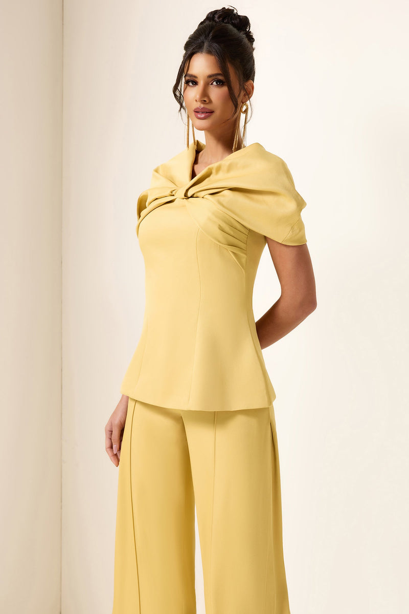 Effortlessly Elegant Pants with a Timeless Design