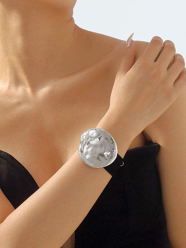 Effortlessly Elegant Garment with a Timeless Design