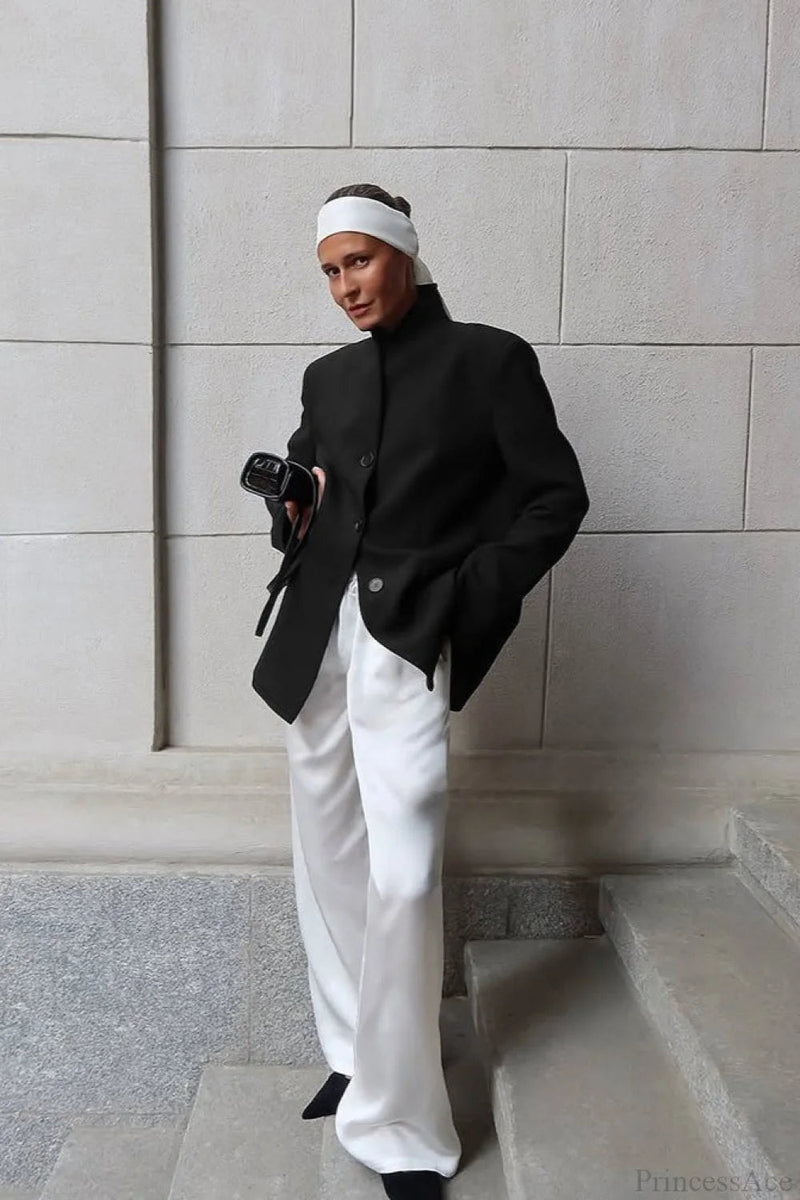 Effortlessly Elegant Coat with a Timeless Design