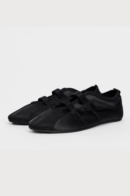Sophisticated Garment with a Clean Classic Look