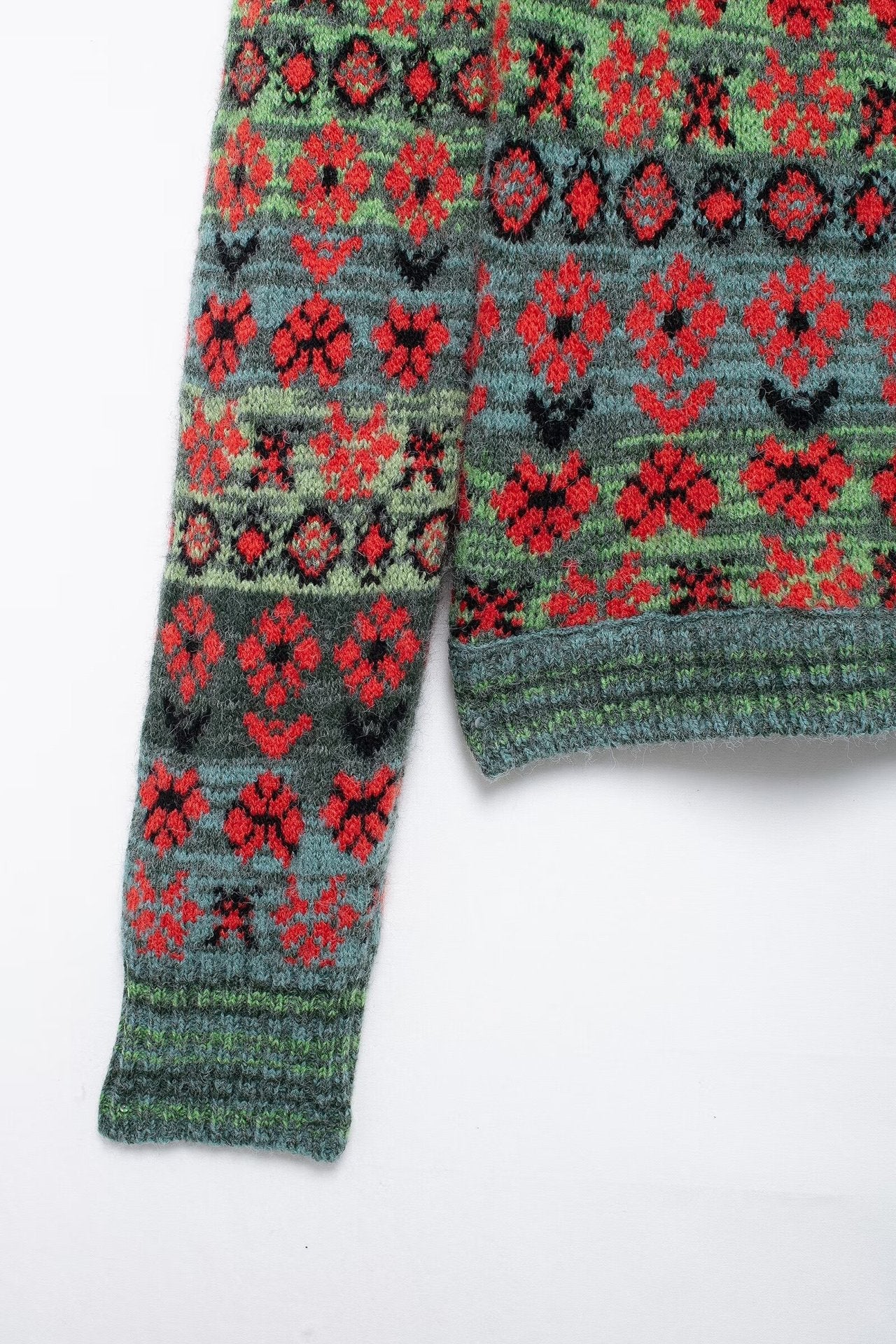 Effortlessly Elegant Cardigan with a Timeless Design