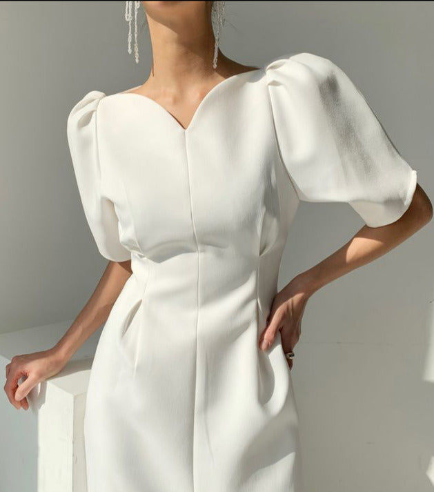 Well Tailored Dress with a Graceful Silhouette