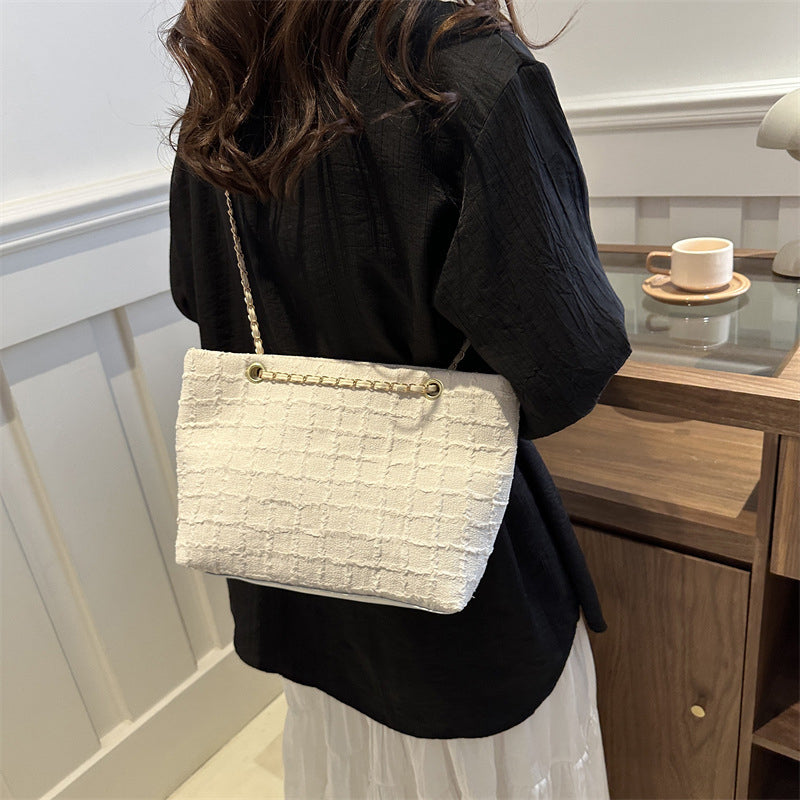 Beautifully Crafted Bag in a Classic Style