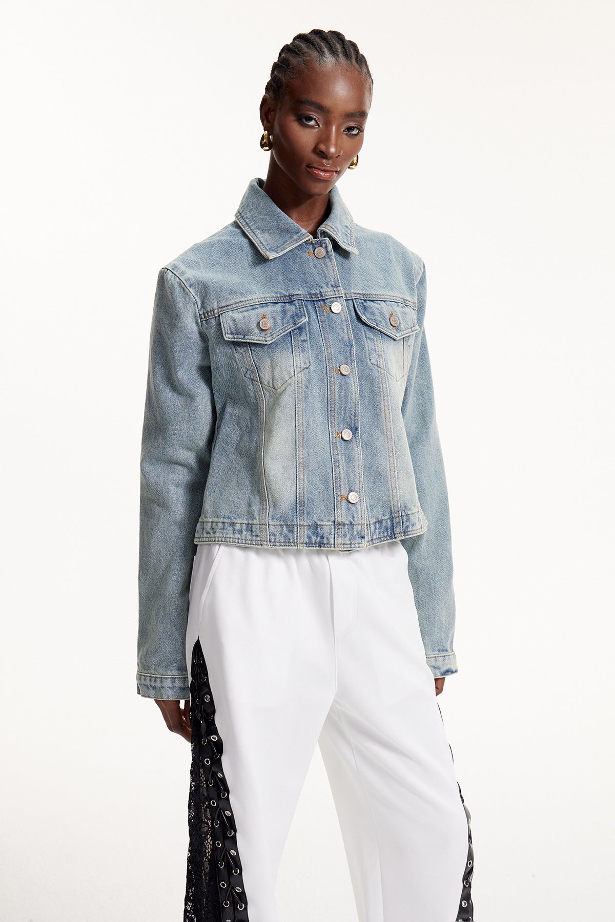 Effortlessly Elegant Jacket with a Timeless Design
