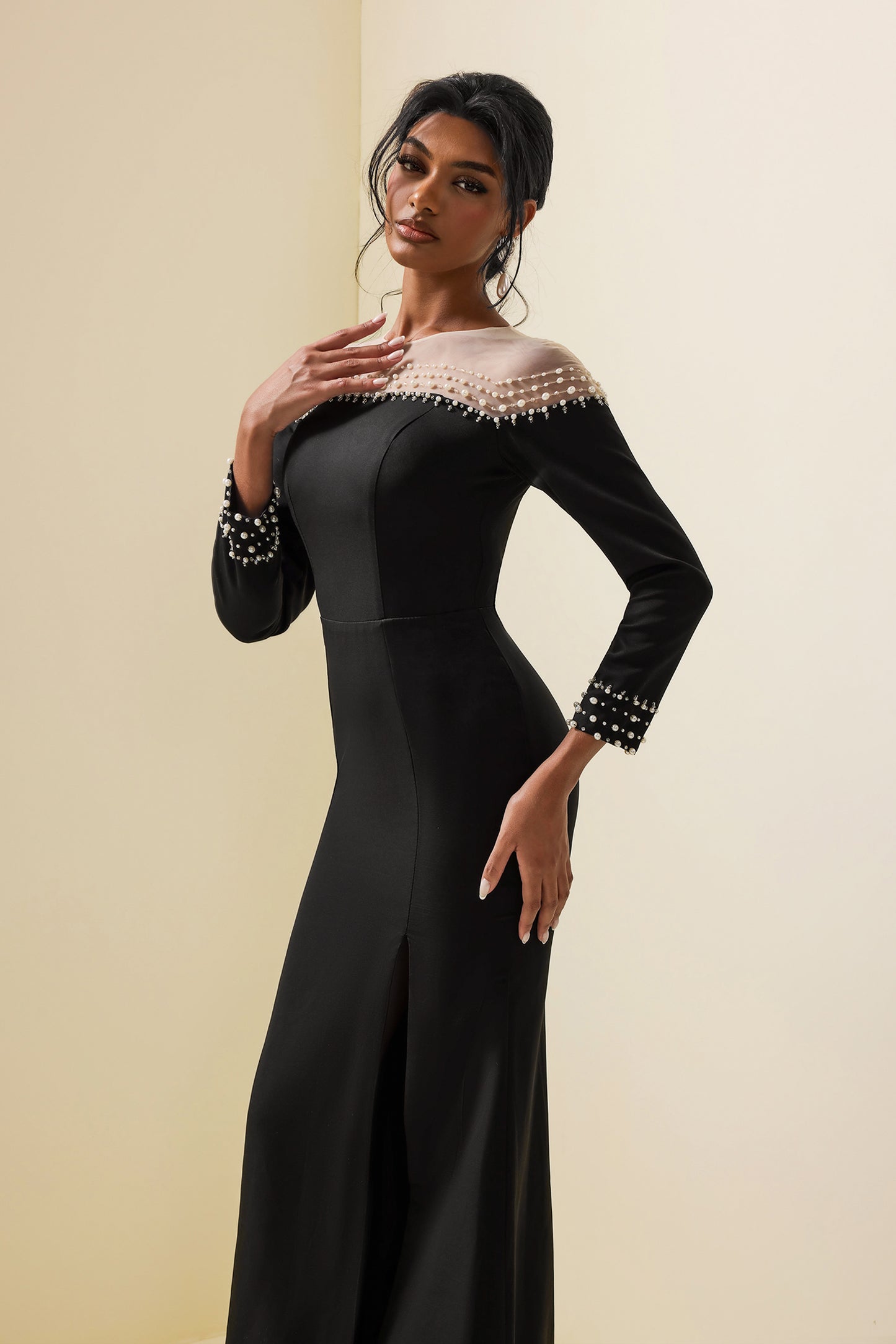 Beautifully Finished Dress in a Timeless Design