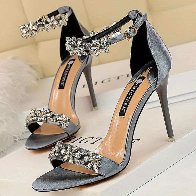 Classic Vintage & Enduringly Stylish Heels