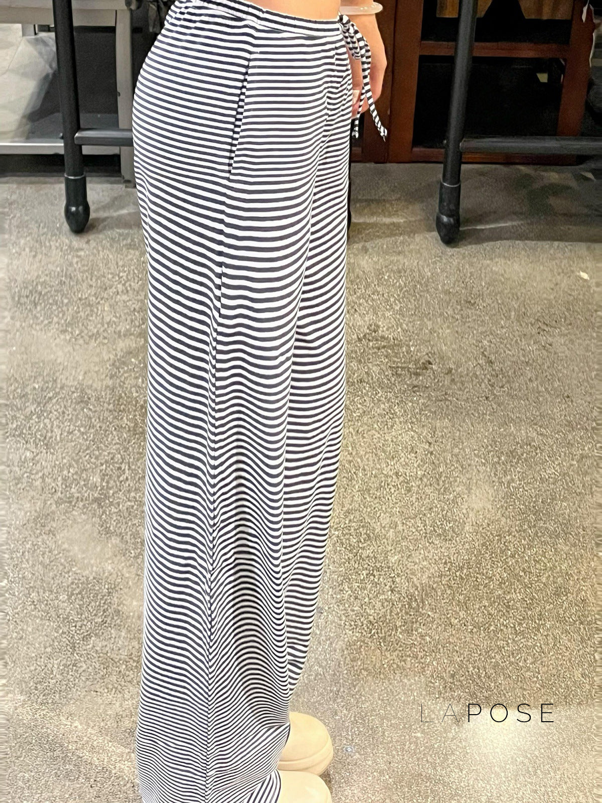 Effortlessly Elegant Pants with a Timeless Design