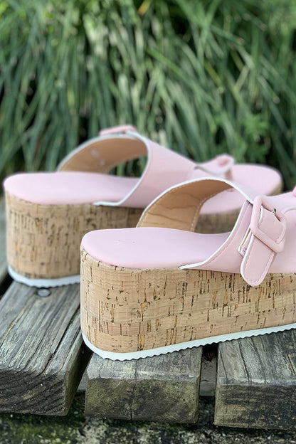 Effortlessly Elegant Sandals with a Timeless Design