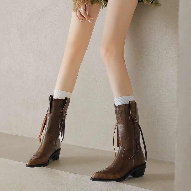 Beautifully Finished Boots in a Timeless Design