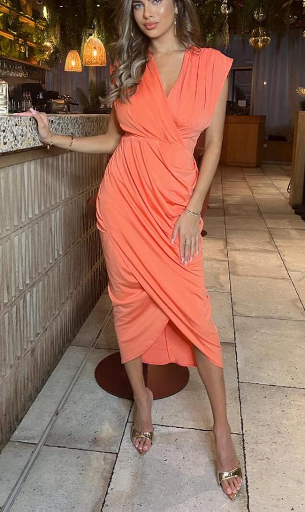 Gracefully Styled Dress for Any Occasion