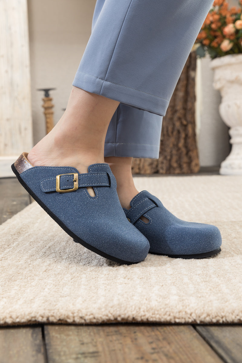 Beautifully Finished Garment in a Timeless Design