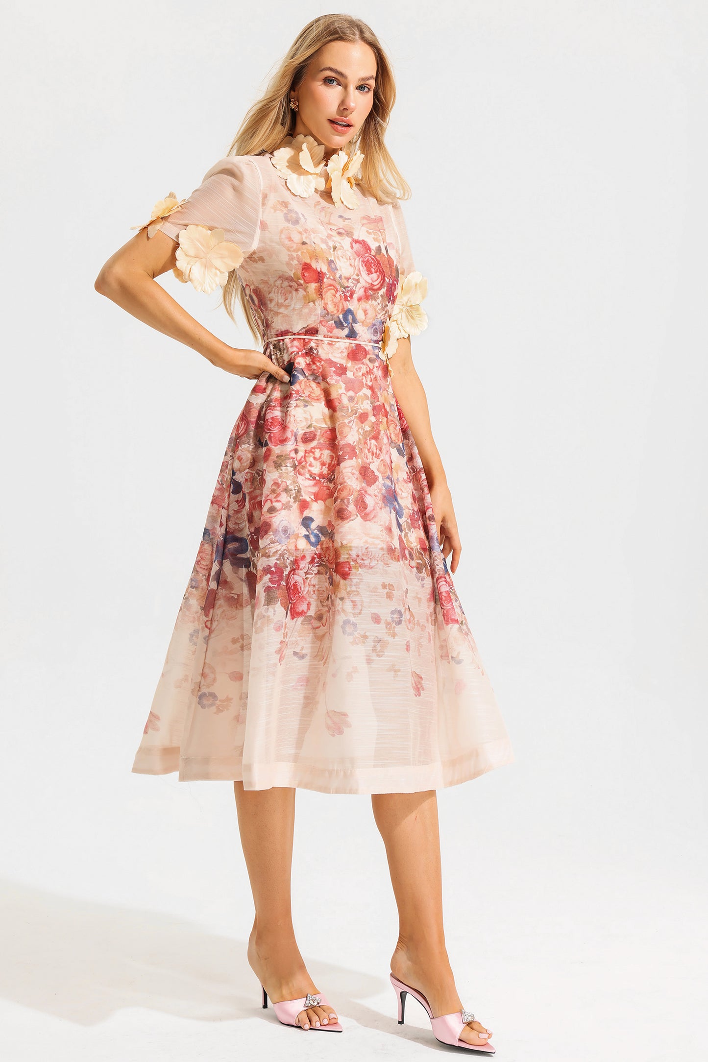 Effortlessly Elegant Dress with a Timeless Design