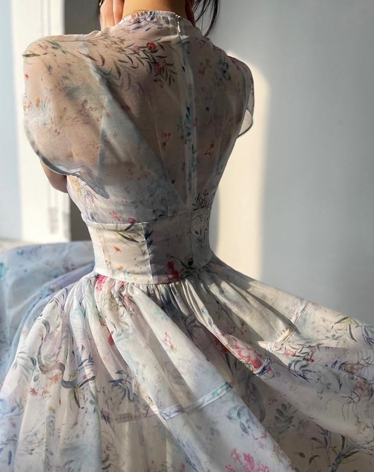 Beautifully Finished Dress in a Timeless Design