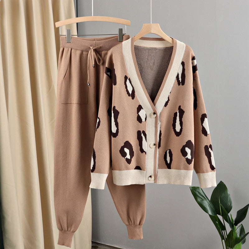 Classic Vintage Cardigan with a Flattering Fit