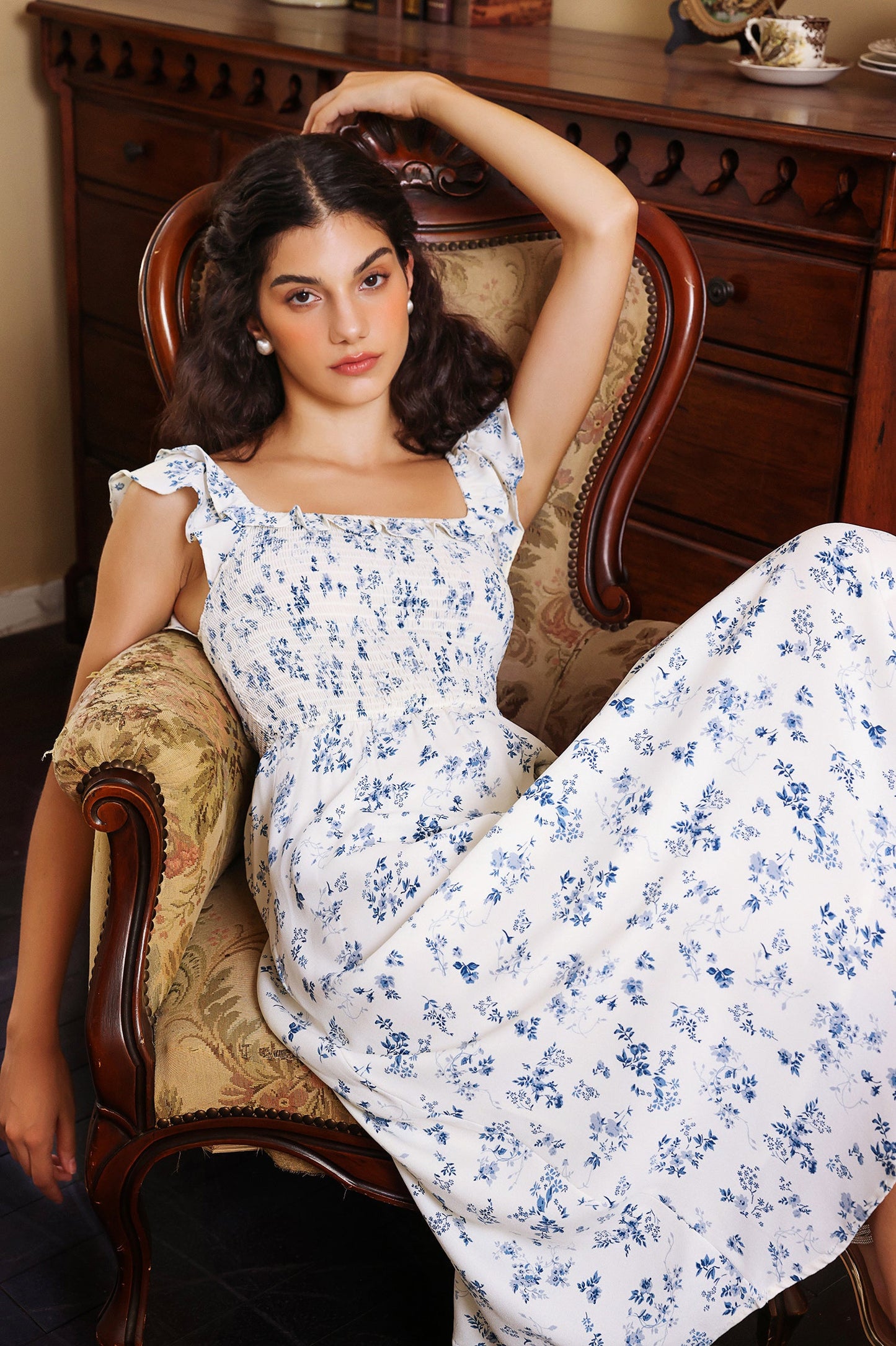 Gracefully Styled Dress for Any Occasion